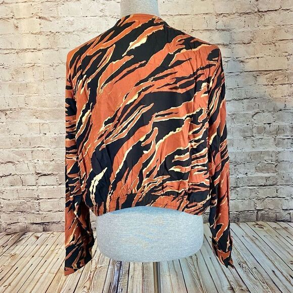 BP Womens Brown Burnout Tiger Stripe V Neck Surplice Wrap Crop Top Size 3X NWT - Picture 5 of 8